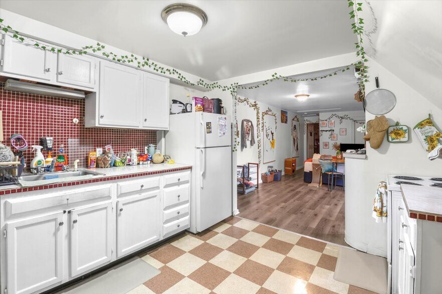 More Photos Of 914 Madison Ave, Scranton Apartments For Sale