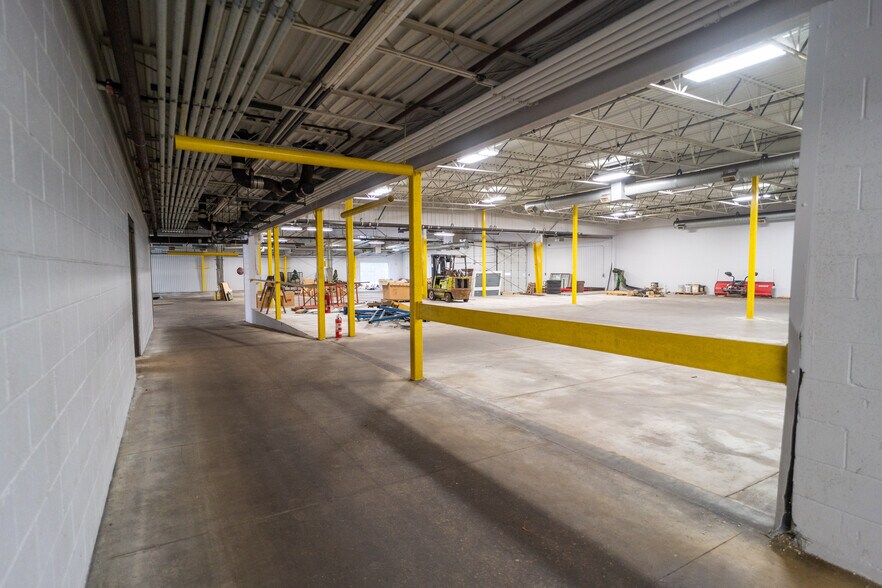 More Photos Of 1304 Valleyhigh Dr NW, Rochester Showroom For Sale