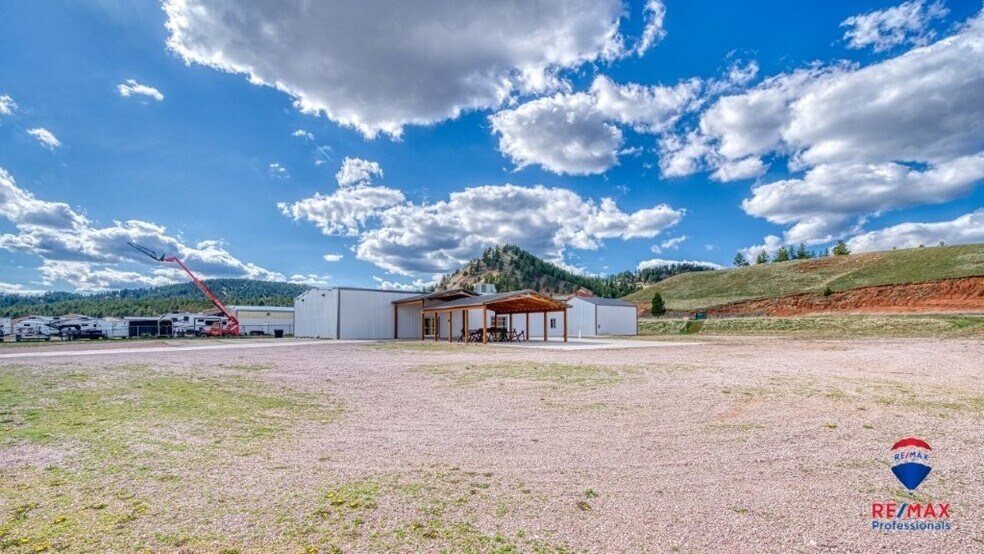 More Photos Of 2423 E Cleveland St, Sundance Flex For Sale