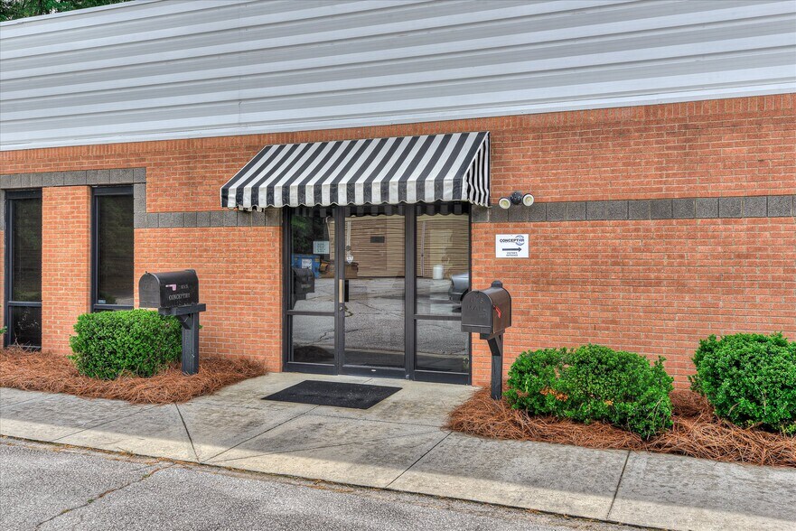 More Photos Of 1089 Augusta Rd, Warrenville Office For Lease