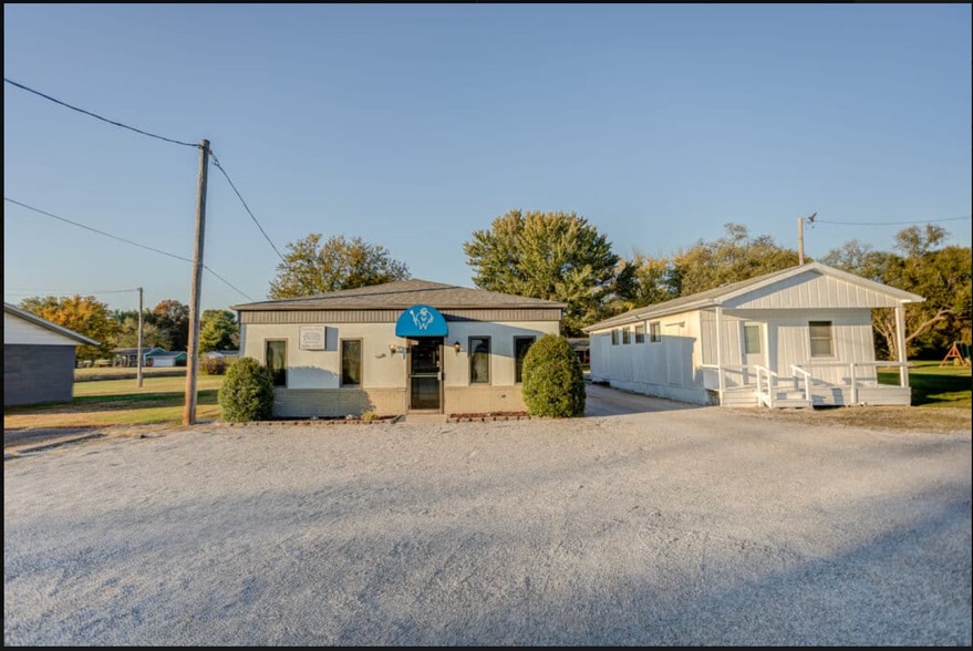 Primary Photo Of 607 E Lyons St, Marissa Medical For Sale