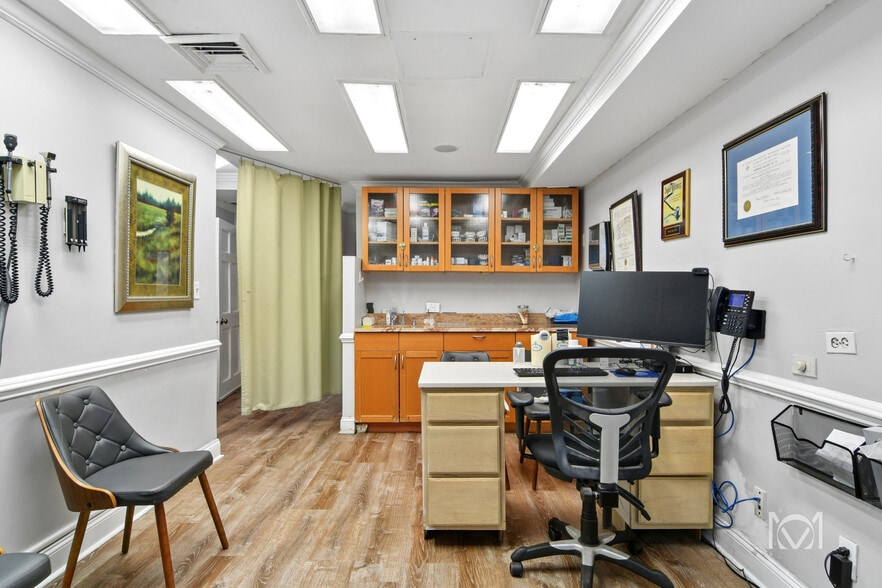 More Photos Of 120 E 36th St, New York Medical For Sale