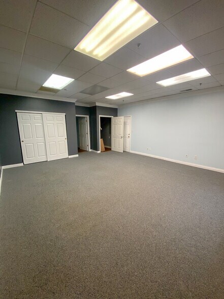 More Photos Of 7939 Morris Rd, Fairfield Township General Retail For Lease