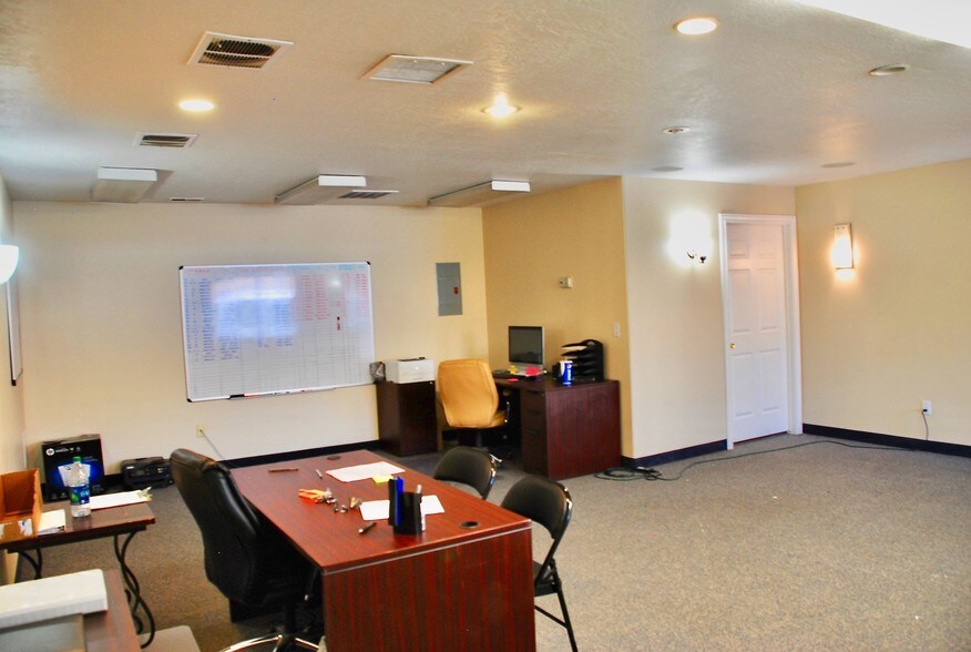 More Photos Of 1455-1463 W Center St, Orem Showroom For Lease
