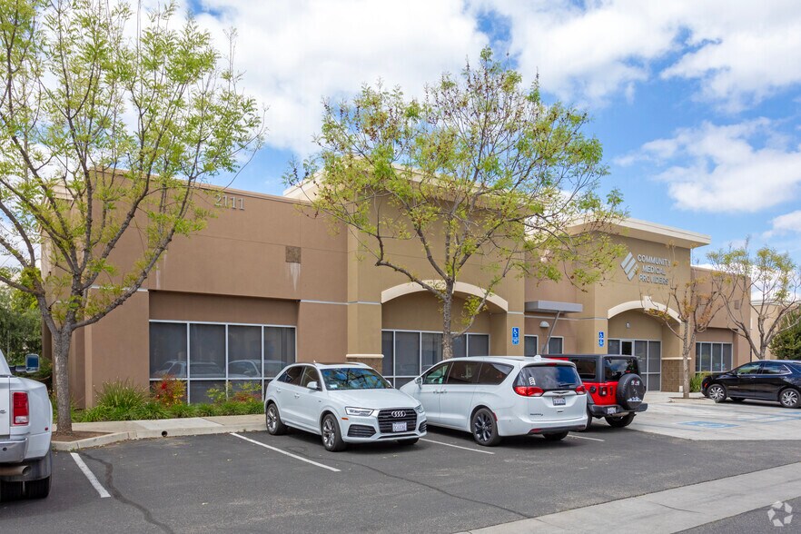 More Photos Of 2101 Herndon Ave, Clovis Unknown For Lease