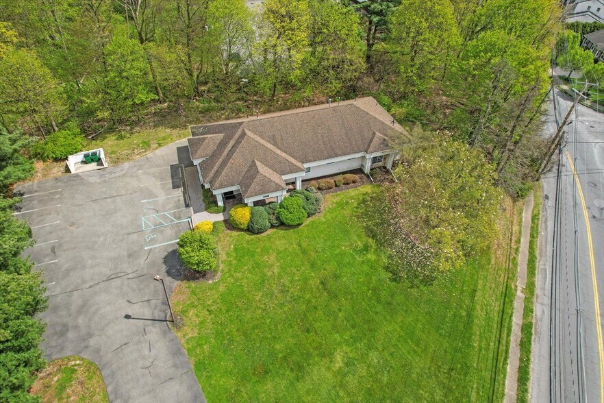 More Photos Of 468 Gidney Ave, Newburgh Medical For Sale