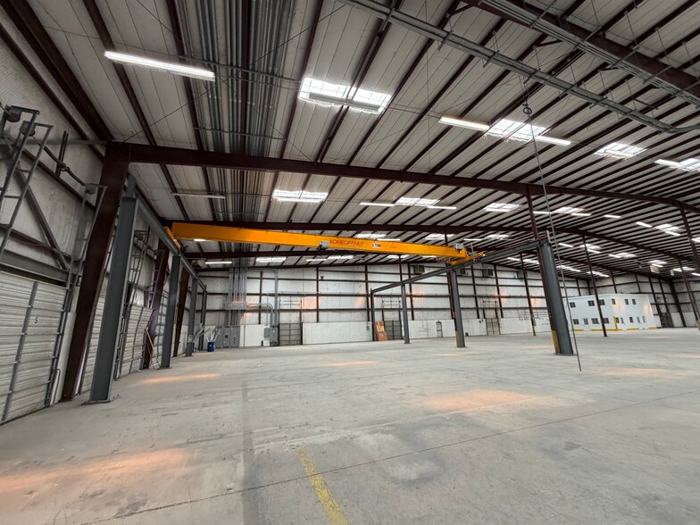 More Photos Of 8175 Bracken Creek Dr, San Antonio Distribution For Lease