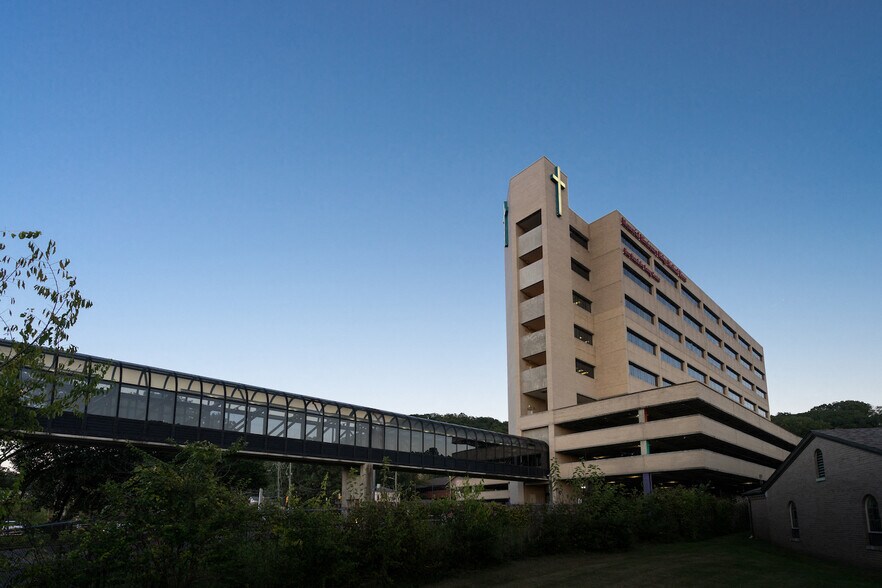 More Photos Of 725 Glenwood Dr, Chattanooga Medical For Lease