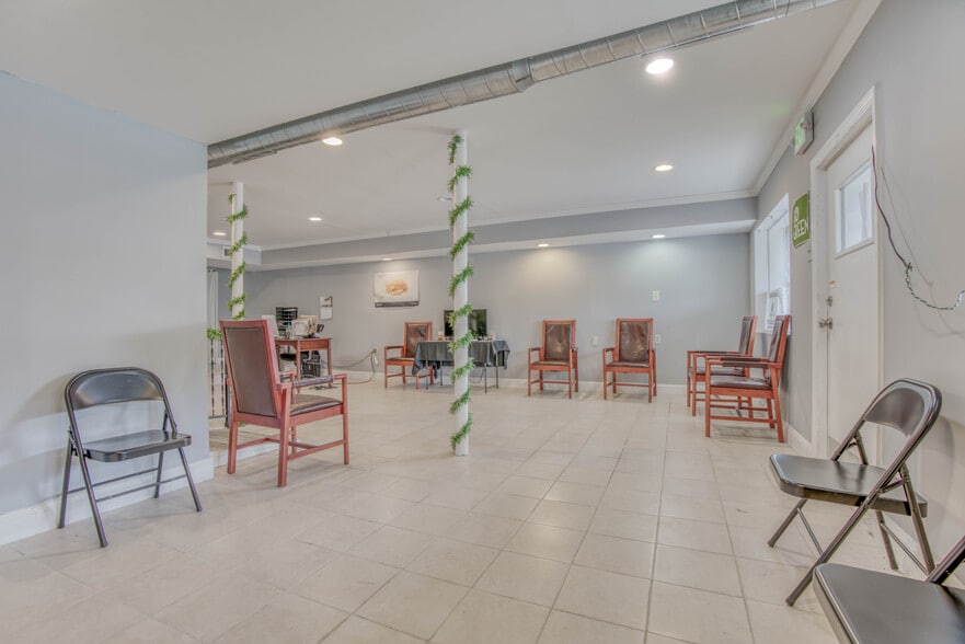 More Photos Of 7909 Pulaski Hwy, Rosedale Storefront Retail Residential For Lease