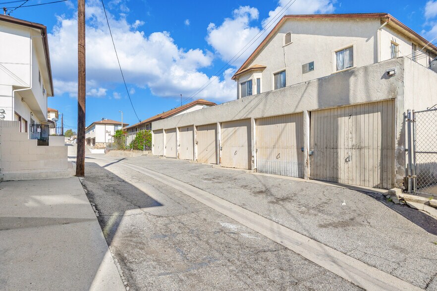 More Photos Of 963 W 9th St, San Pedro Apartments For Sale