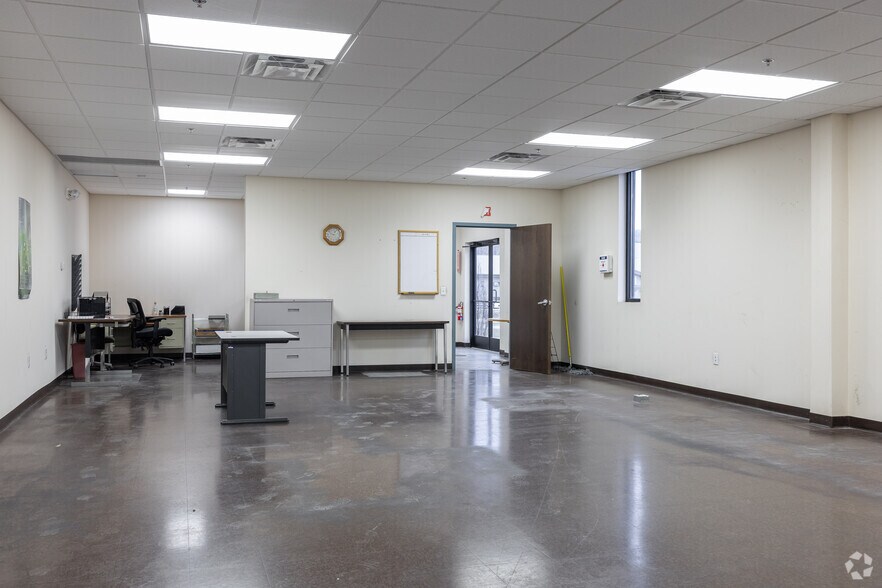 More Photos Of 3650 W Industrial Dr, Louisiana Manufacturing For Sale