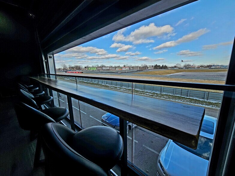 More Photos Of 104 E Speed Way, Pontiac Parking Garage For Sale