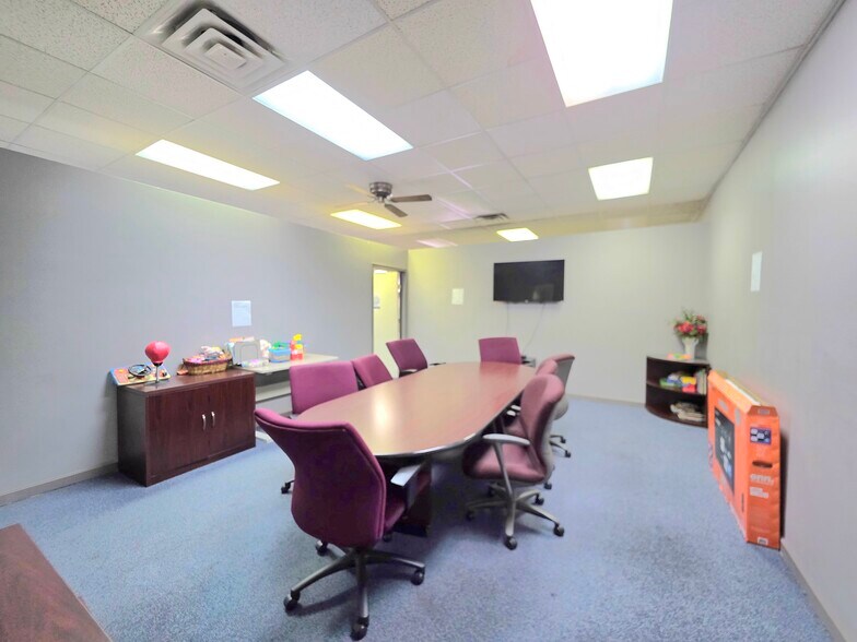 More Photos Of 1902 W Cermak Rd, Chicago Storefront Retail Residential For Lease