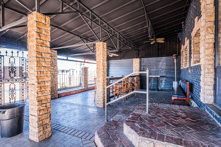 More Photos Of 1026-1038 Chestnut St, Bowling Green Restaurant For Sale