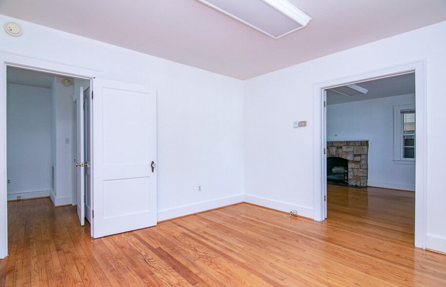 More Photos Of 1540 Apperson Dr, Salem Office For Sale