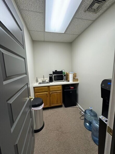 More Photos Of 180 Old Tappan Rd, Old Tappan Medical For Sale