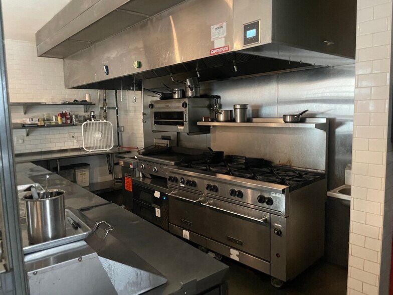 More Photos Of 517 E Grayson St, San Antonio Restaurant For Lease