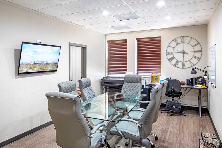 More Photos Of 6836 San Pedro Ave, San Antonio Office For Lease