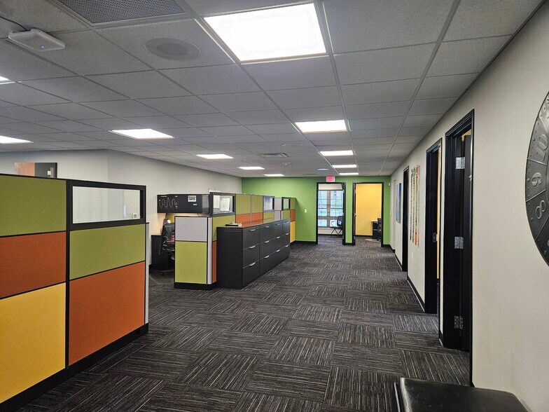 More Photos Of 902 S Washington Ave, Saginaw Office For Sale