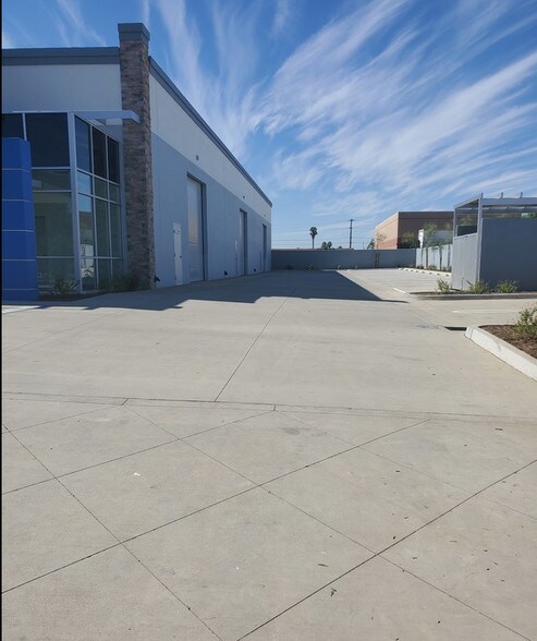 More Photos Of 73 Commerce Dr, Perris Manufacturing For Lease