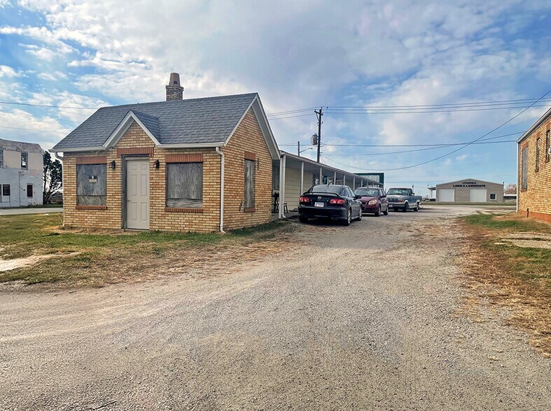 More Photos Of 830 S Old Route 66, Litchfield Warehouse For Sale