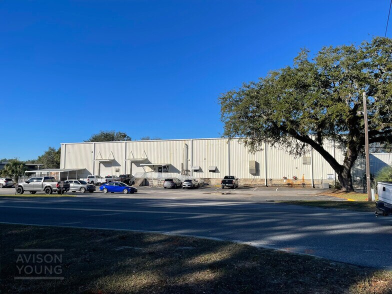 More Photos Of 1107 N Thomas Ave, Leesburg Warehouse For Lease