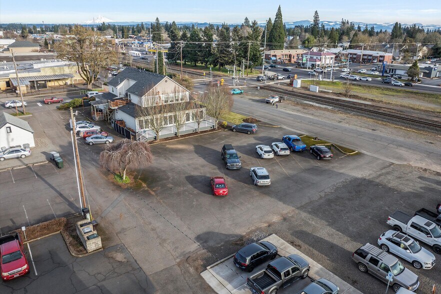 More Photos Of 113 N Elm St, Canby Restaurant For Lease