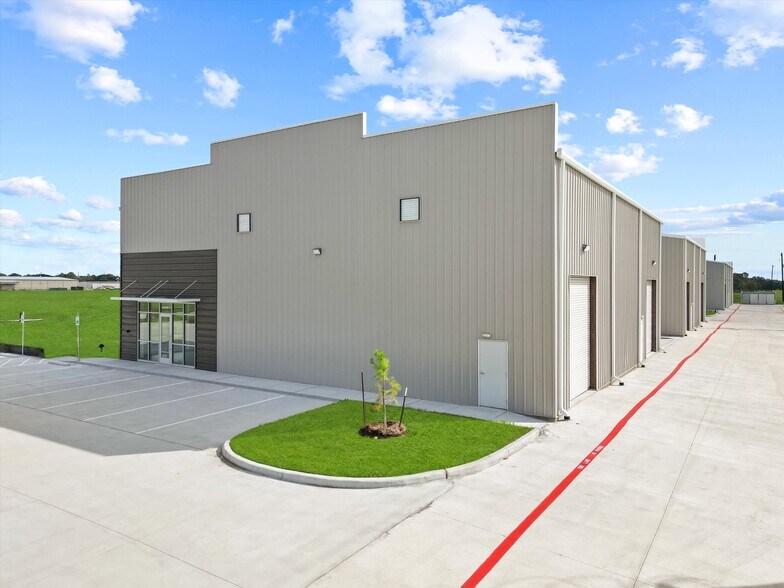 More Photos Of 2050 Commerce Dr, Rosenberg Warehouse For Sale