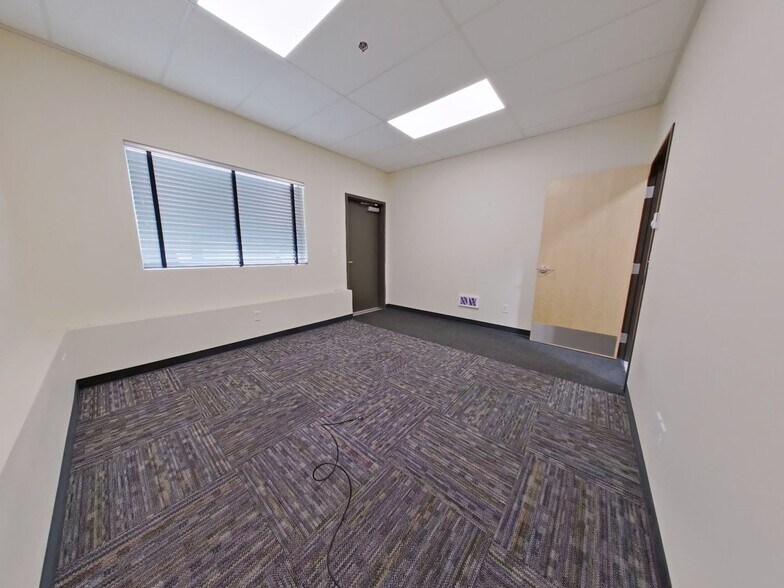 More Photos Of 4107 Industrial Ave, Springfield General Retail For Lease