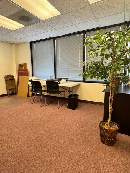 More Photos Of 407 N Cedar Ridge Dr, Duncanville Office Residential For Lease