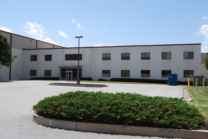More Photos Of 1100 N Sherman St, York Manufacturing For Lease