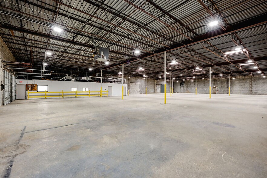 More Photos Of 11233-11251 Leo Ln, Dallas Warehouse For Lease