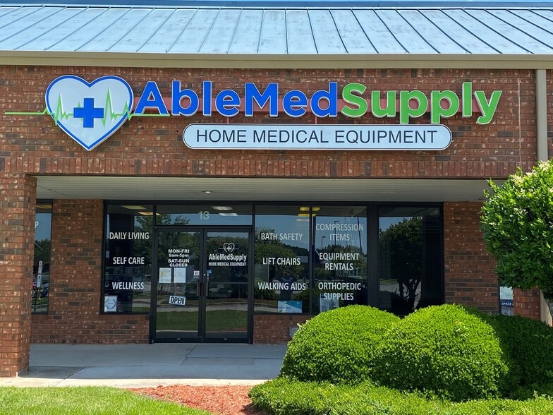 More Photos Of 11 Gateway Blvd S, Savannah Unknown For Lease