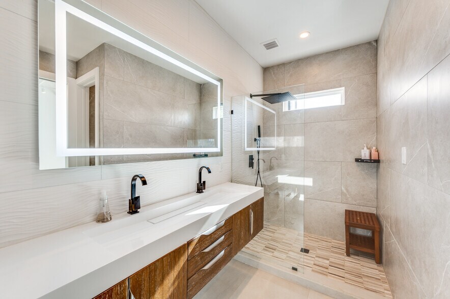 More Photos Of 4755-4763 Algiers St, Dallas Loft Creative Space For Sale