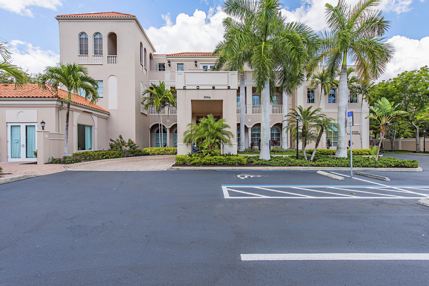 Primary Photo Of 3060-3066 Tamiami Trl N, Naples Unknown For Lease