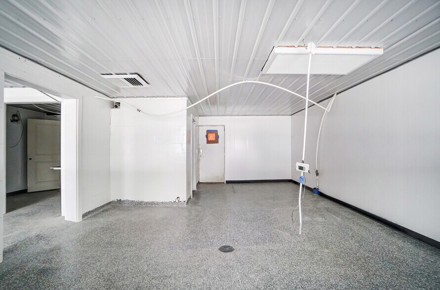 More Photos Of 994 E Market St, Celina Freestanding For Sale