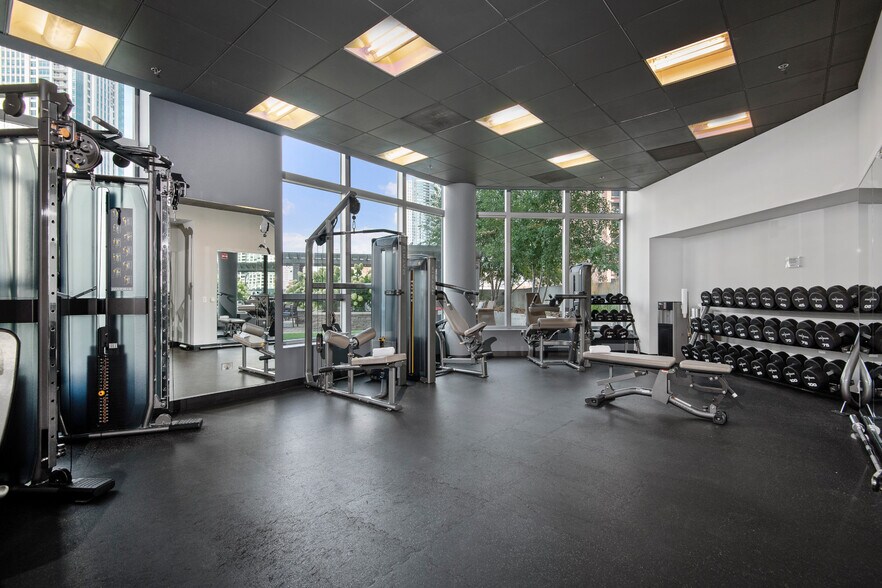 More Photos Of 300 N Canal St, Chicago Apartments For Sale