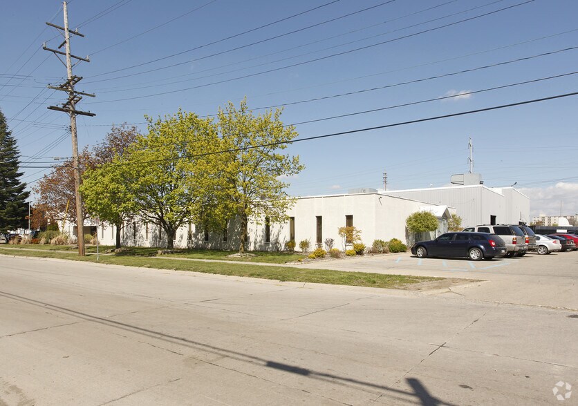 More Photos Of 35660 Clinton St, Wayne Manufacturing For Lease