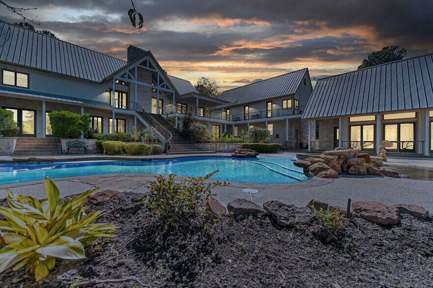 More Photos Of 43 Pool Rd, Richards Specialty For Sale