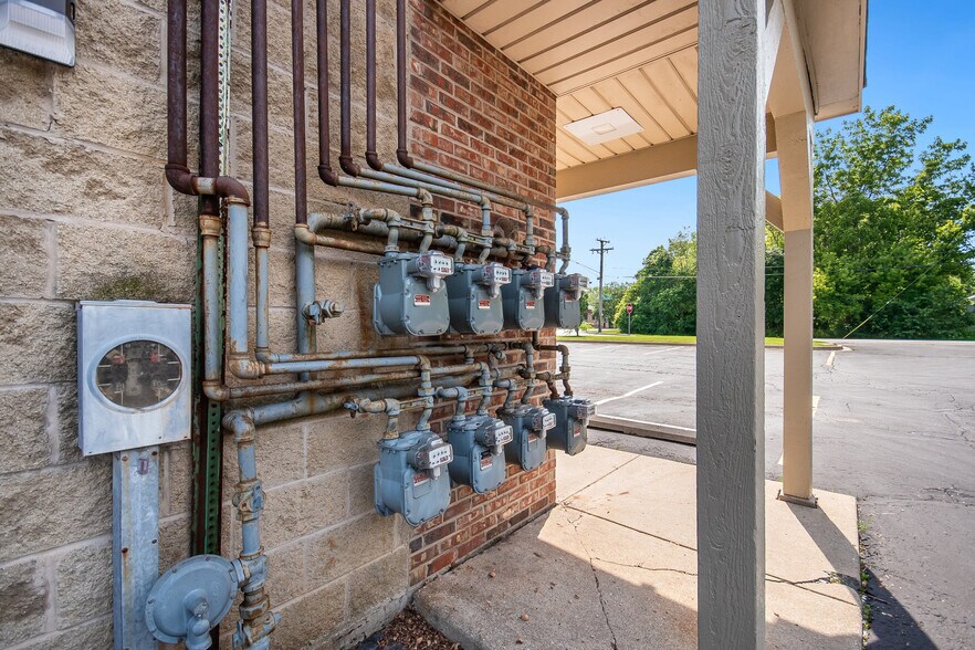 More Photos Of 4880 W Euclid Ave, Palatine General Retail For Sale