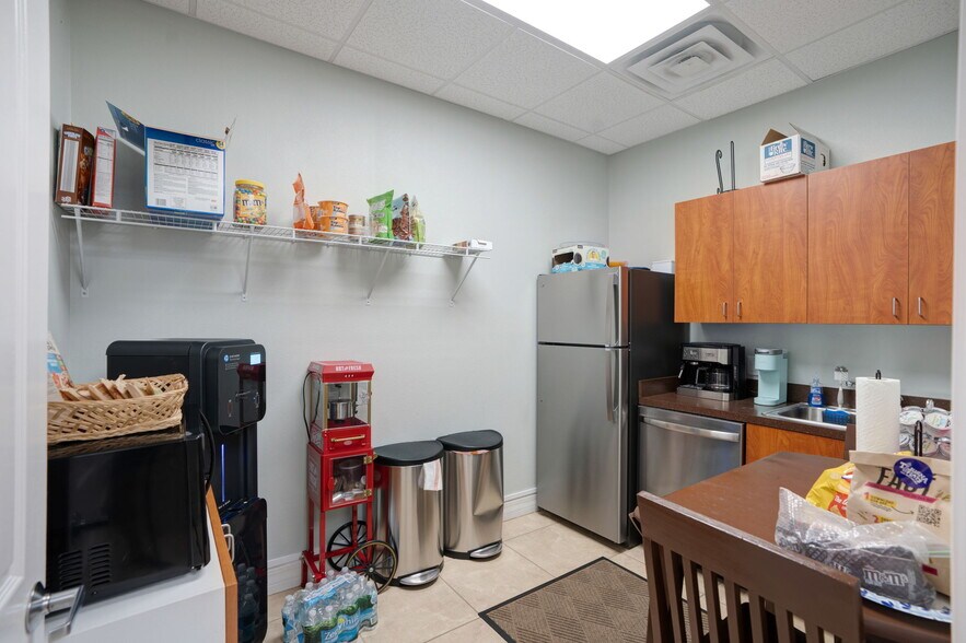 More Photos Of 3911 Golf Park Loop, Bradenton Office For Sale