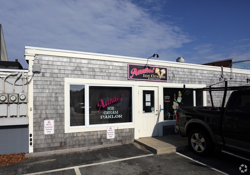 More Photos Of 667-681 Main St, Dennis Port Storefront For Lease