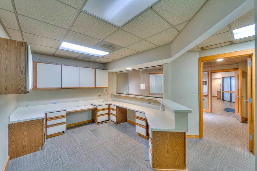 More Photos Of 900 E Michigan Ave, Jackson Office For Lease