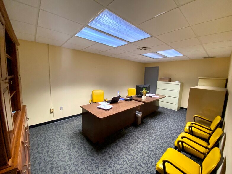 More Photos Of 1229 Country Club Mnr, Fairmont Auto Dealership For Sale