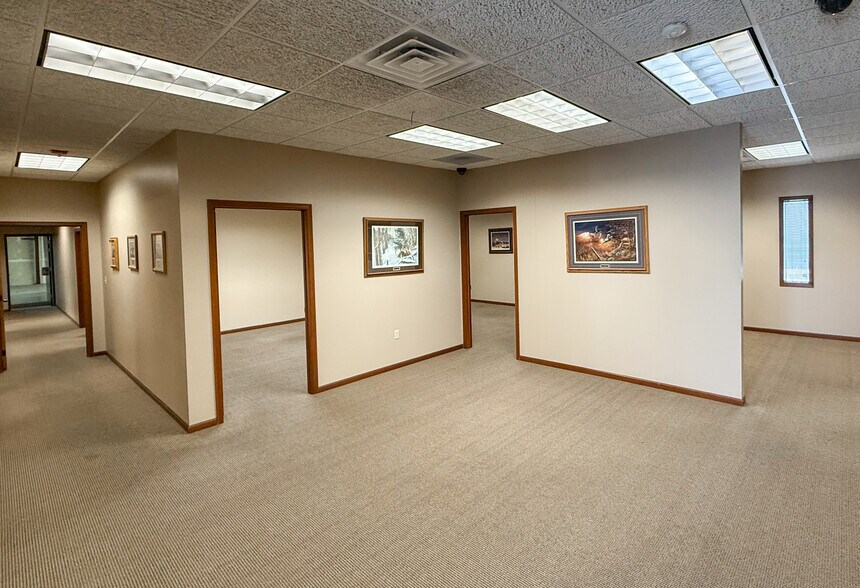 More Photos Of 1609 W 1st St, Sioux Falls Light Distribution For Sale