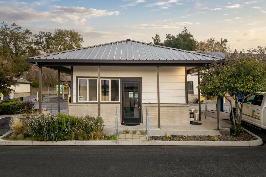 More Photos Of 17548 Penn Valley Dr, Penn Valley Auto Repair For Sale