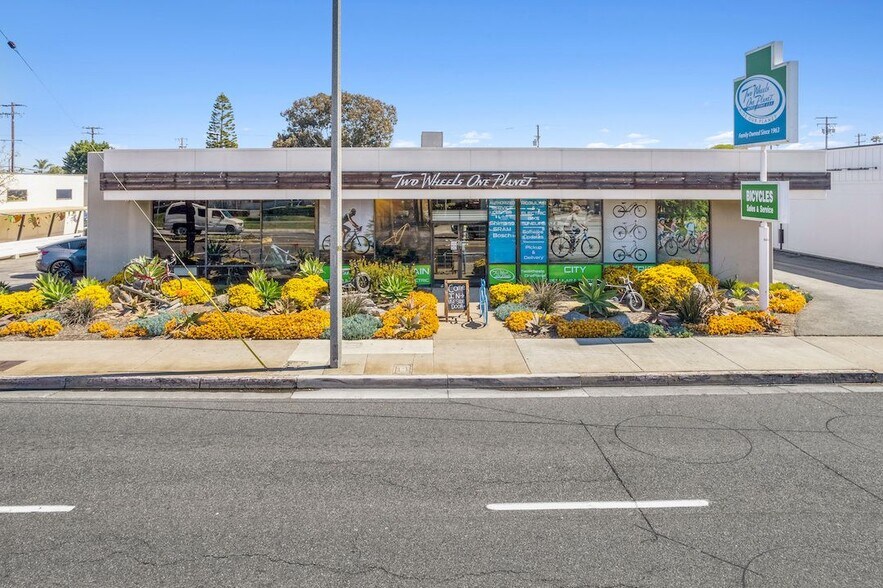 More Photos Of 420 E 17th St, Costa Mesa Freestanding For Lease
