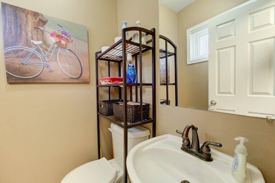 More Photos Of 127 Charing Cross St, Brantford Office For Sale