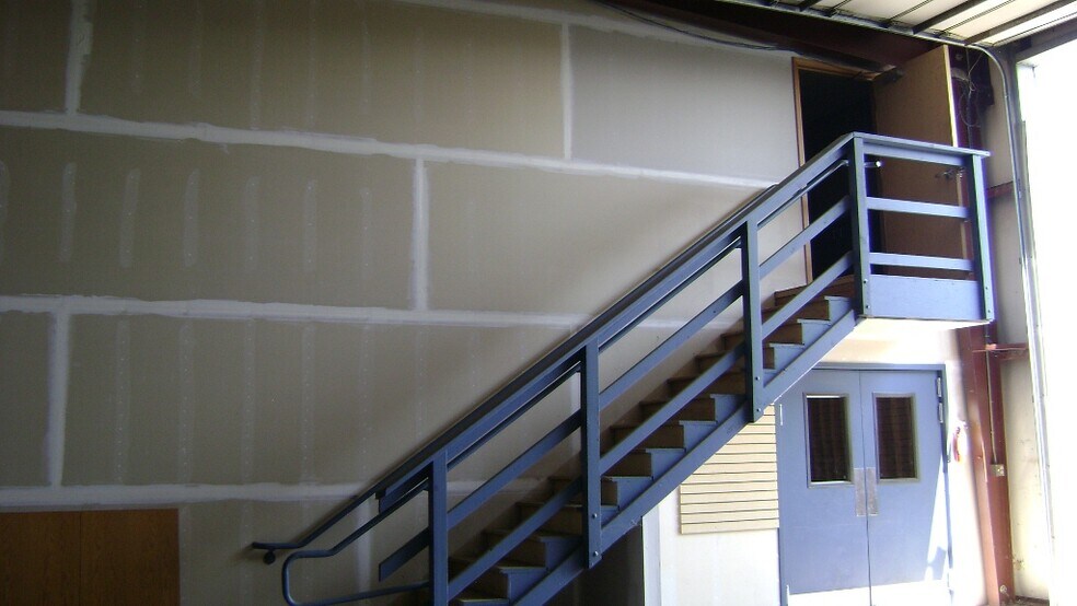 More Photos Of 325 E Happy Valley Rd, Roseburg Industrial For Sale