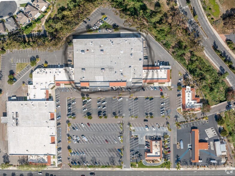 More Photos Of 760 Sycamore Ave, Vista Freestanding For Lease